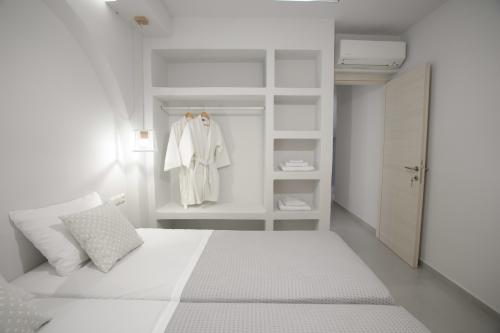 Twin-bed Bedroom